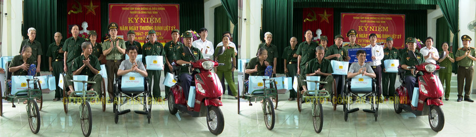 Đại tá Trần Văn Phúc thăm, tặng quà các đồng chí thương binh, bệnh binh tại Trung tâm Nuôi dưỡng và Điều dưỡng người có công. Ảnh CA Thái Bình