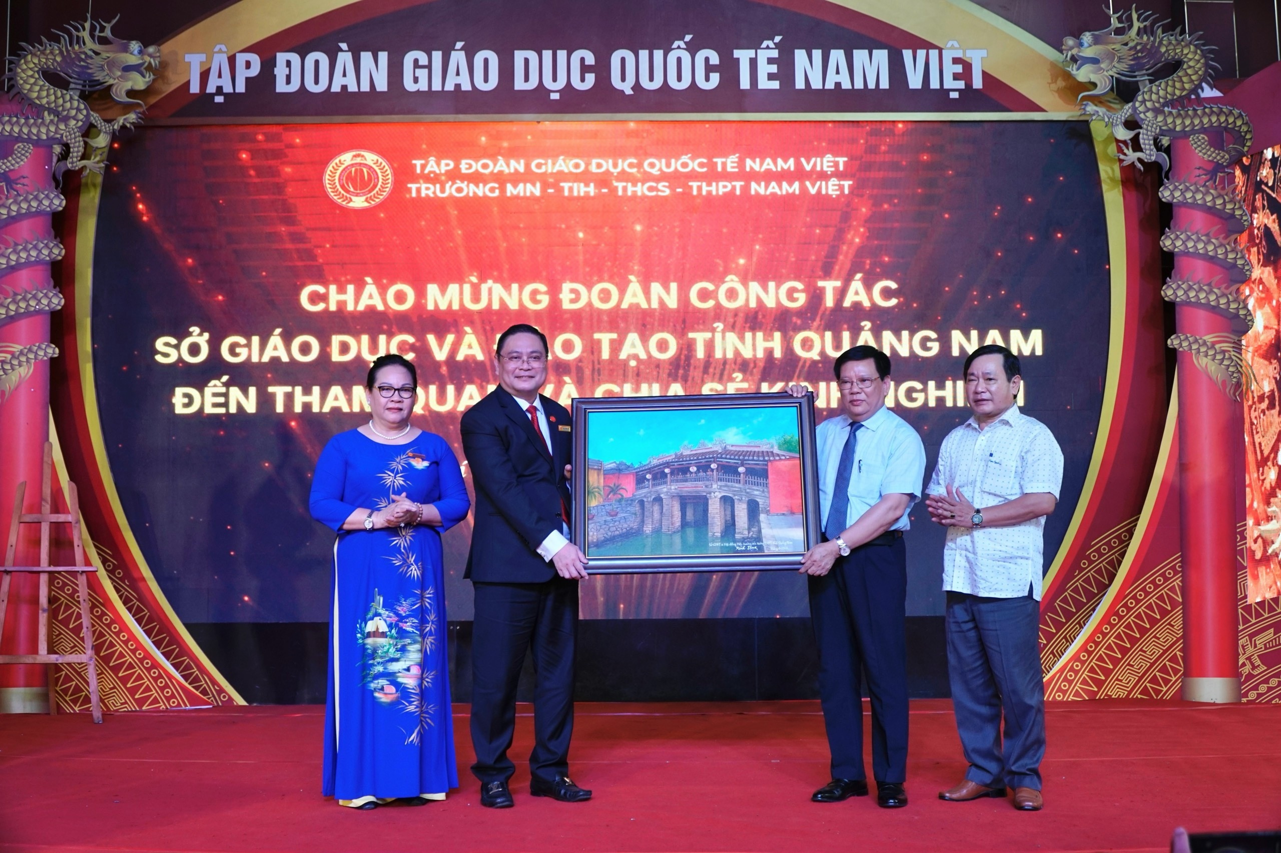 Lãnh đạo Sở GD-ĐT Quảng Nam dẫn hiệu trưởng, giáo viên đi học hỏi mô hình trường ngoài công lập- Ảnh 2.