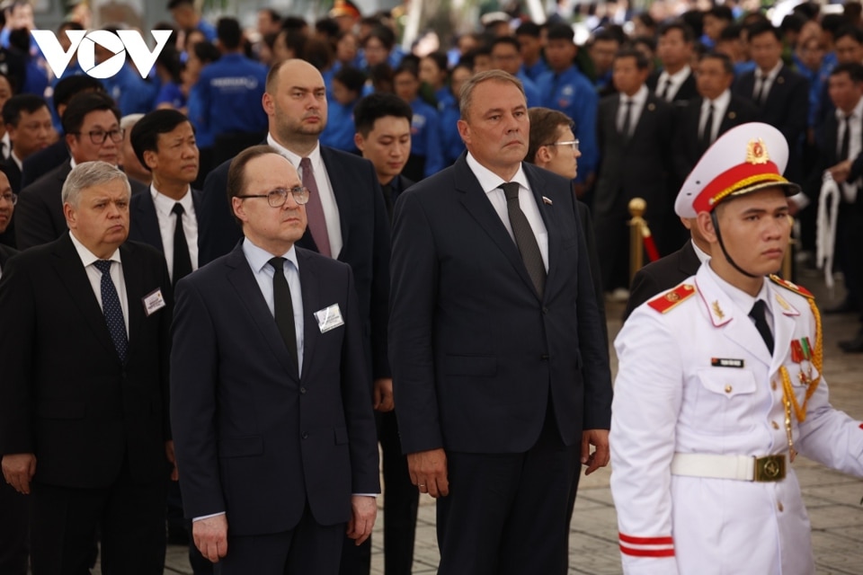 Đoàn Liên bang Nga do Phó Chủ tịch Duma Quốc gia Pyotr Tolstoy dẫn đầu vào viếng Tổng Bí thư Nguyễn Phú Trọng. Ảnh: VOV