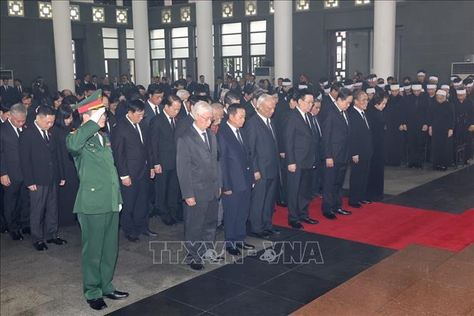 Đoàn Quốc hội do đồng chí Trần Thanh Mẫn, Ủy viên Bộ Chính trị, Chủ tịch Quốc hội làm Trưởng đoàn, kính viếng Tổng Bí thư Nguyễn Phú Trọng. Ảnh: TTXVN