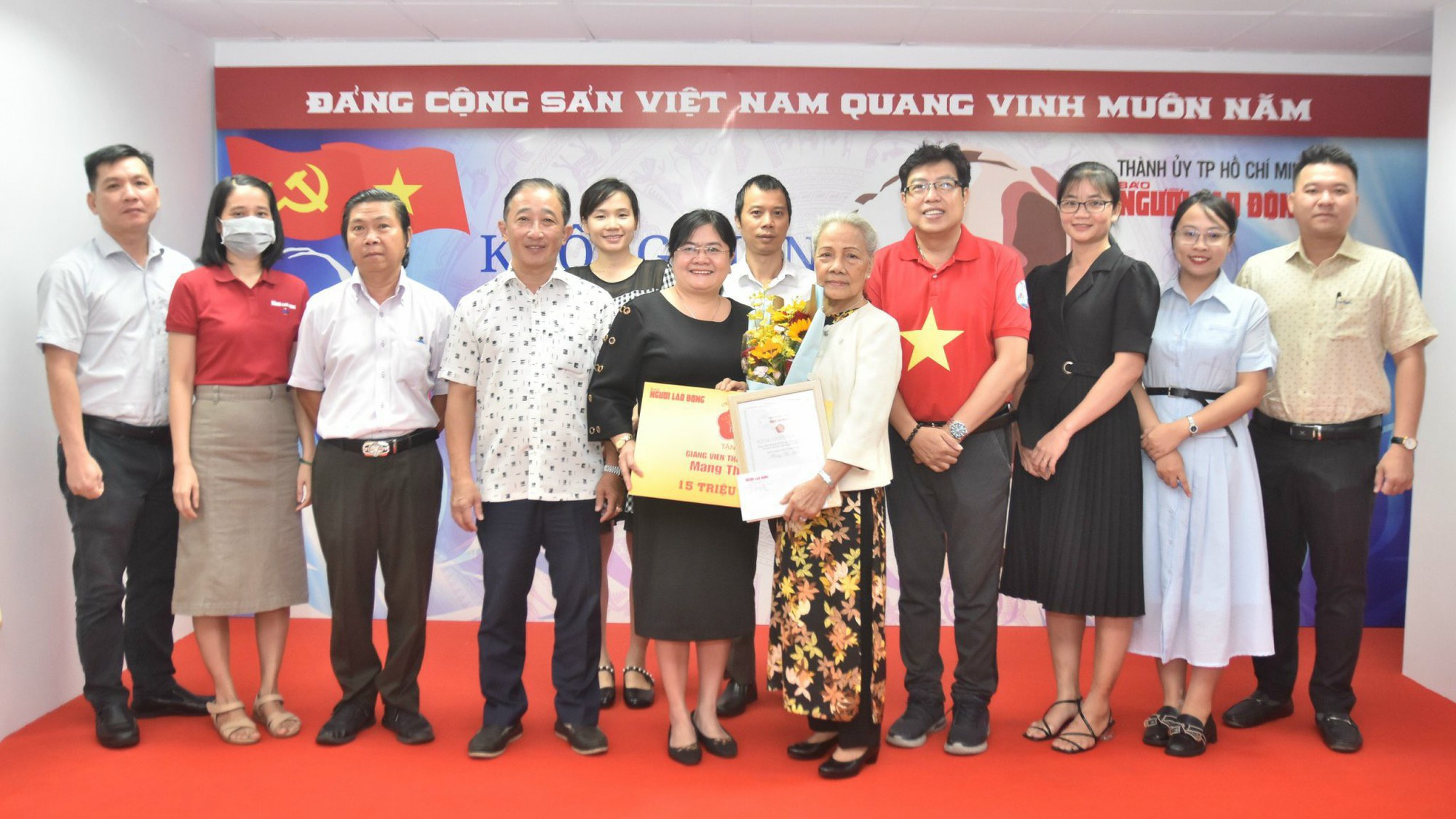 “Mai Vàng tri ân” vinh danh Nhà giáo, NSƯT Măng Thị Hội - Ảnh 8.