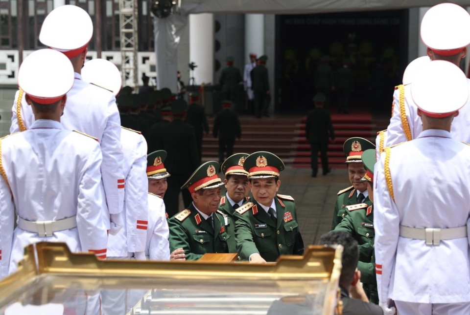 Đại tướng Phan Văn Giang - Ủy viên Bộ Chính trị, Phó Bí thư Quân ủy Trung ương, Bộ trưởng Bộ Quốc phòng trực tiếp kiểm tra công tác chuẩn bị. Ảnh: Hiếu Lê.