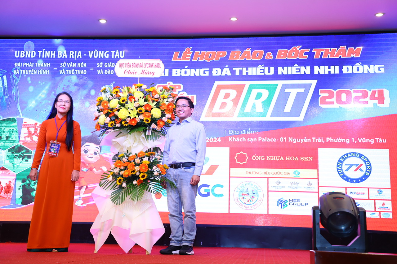 Thủ môn Đặng Văn Lâm bốc thăm lịch thi đấu giải bóng đá Cúp truyền hình BRT- Ảnh 2.