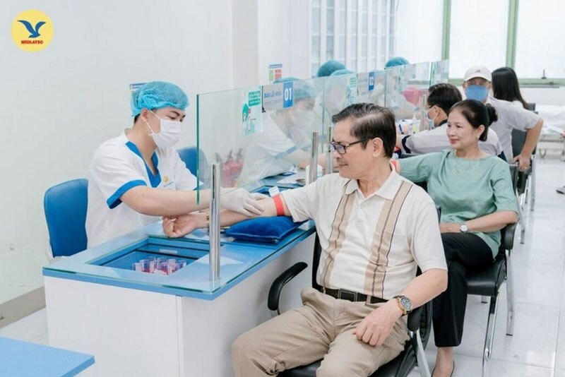 Bệnh nhân lấy mẫu xét nghiệm tại MEDLATEC 