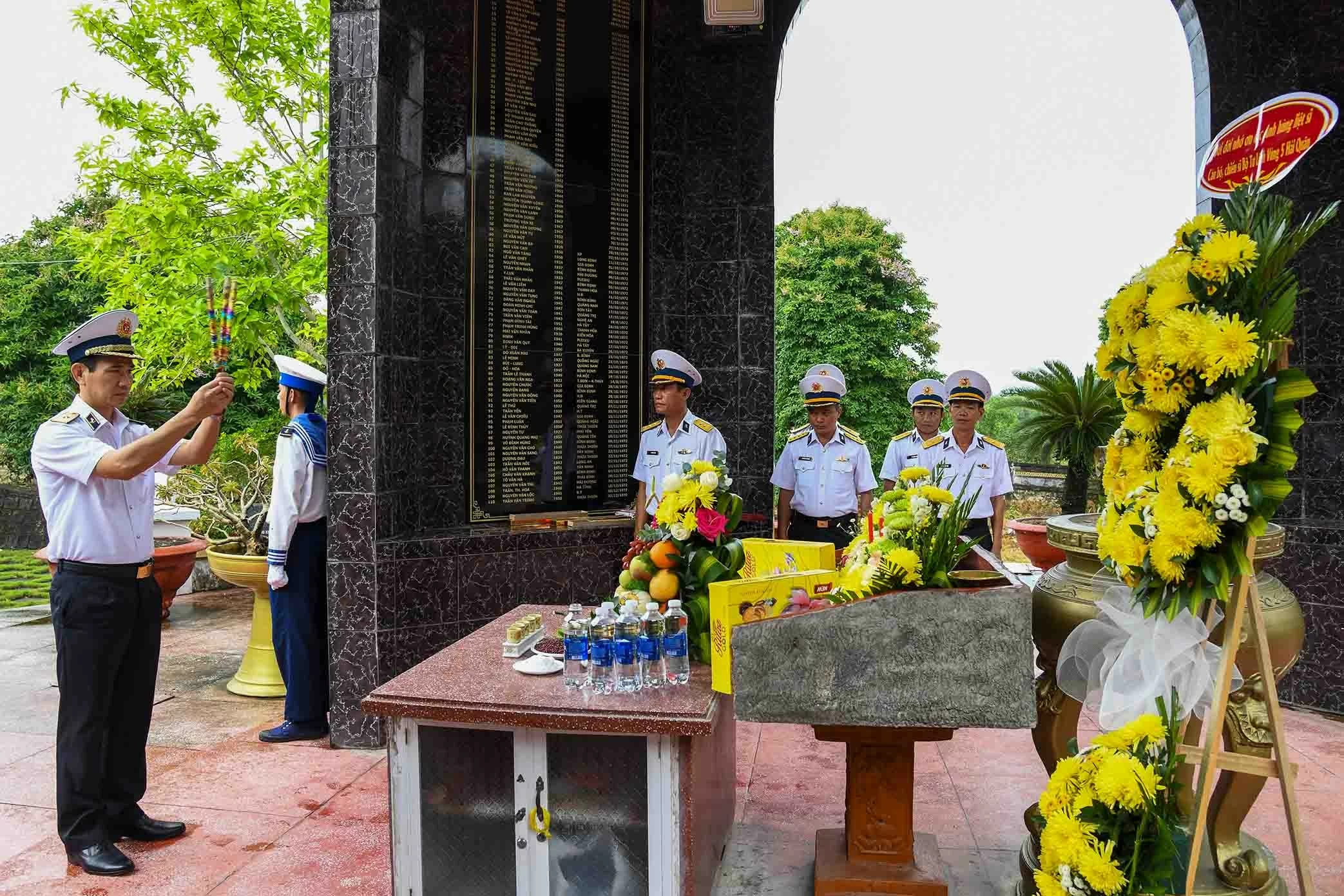 Cán bộ, chiến sĩ Hải quân tổ chức nhiều hoạt động ngày Thương binh - Liệt sĩ