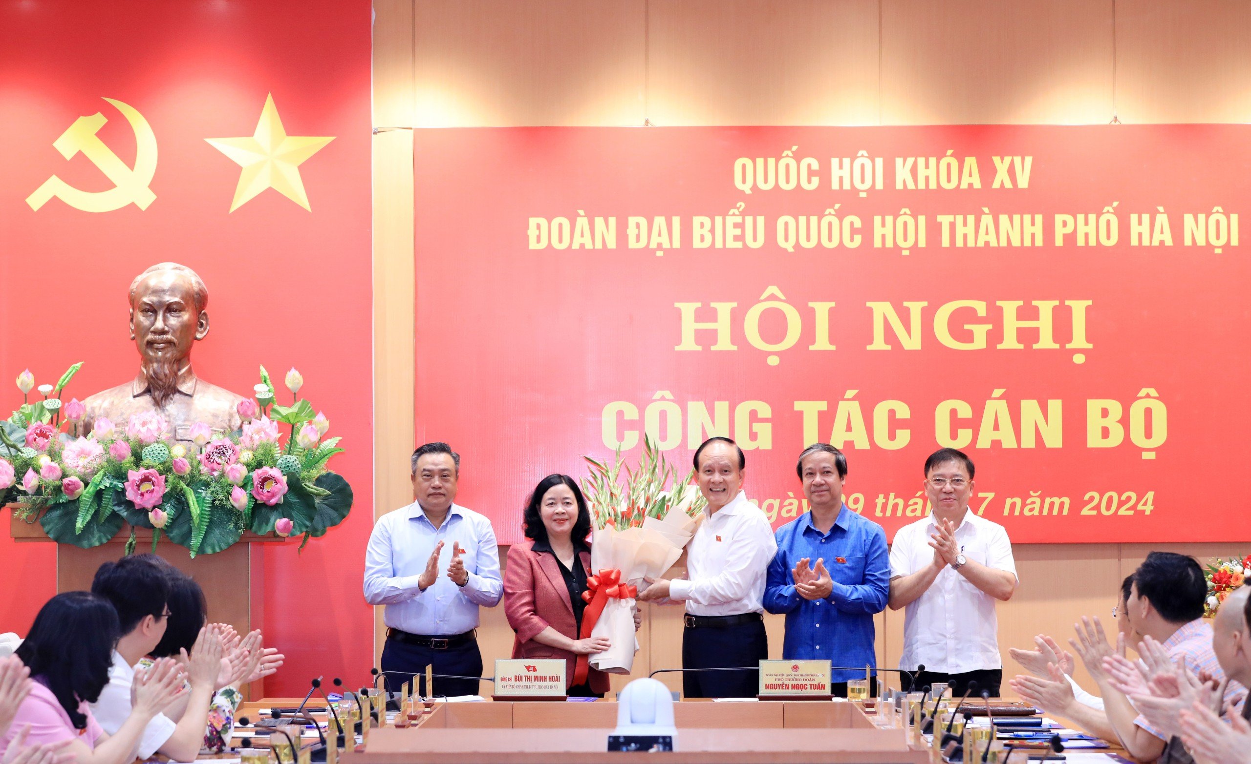 Bà Bùi Thị Minh Hoài được bầu làm Trưởng đoàn đại biểu Quốc hội thành phố Hà Nội -0