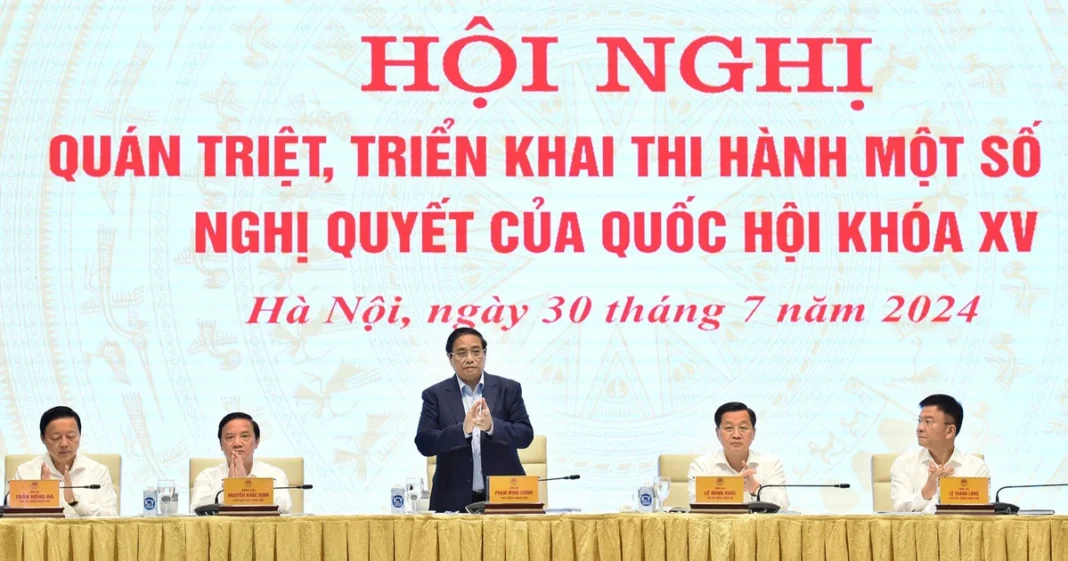 [Ảnh] Thủ tướng chủ trì Hội nghị triển khai thi hành một số Luật, Nghị quyết của Quốc hội