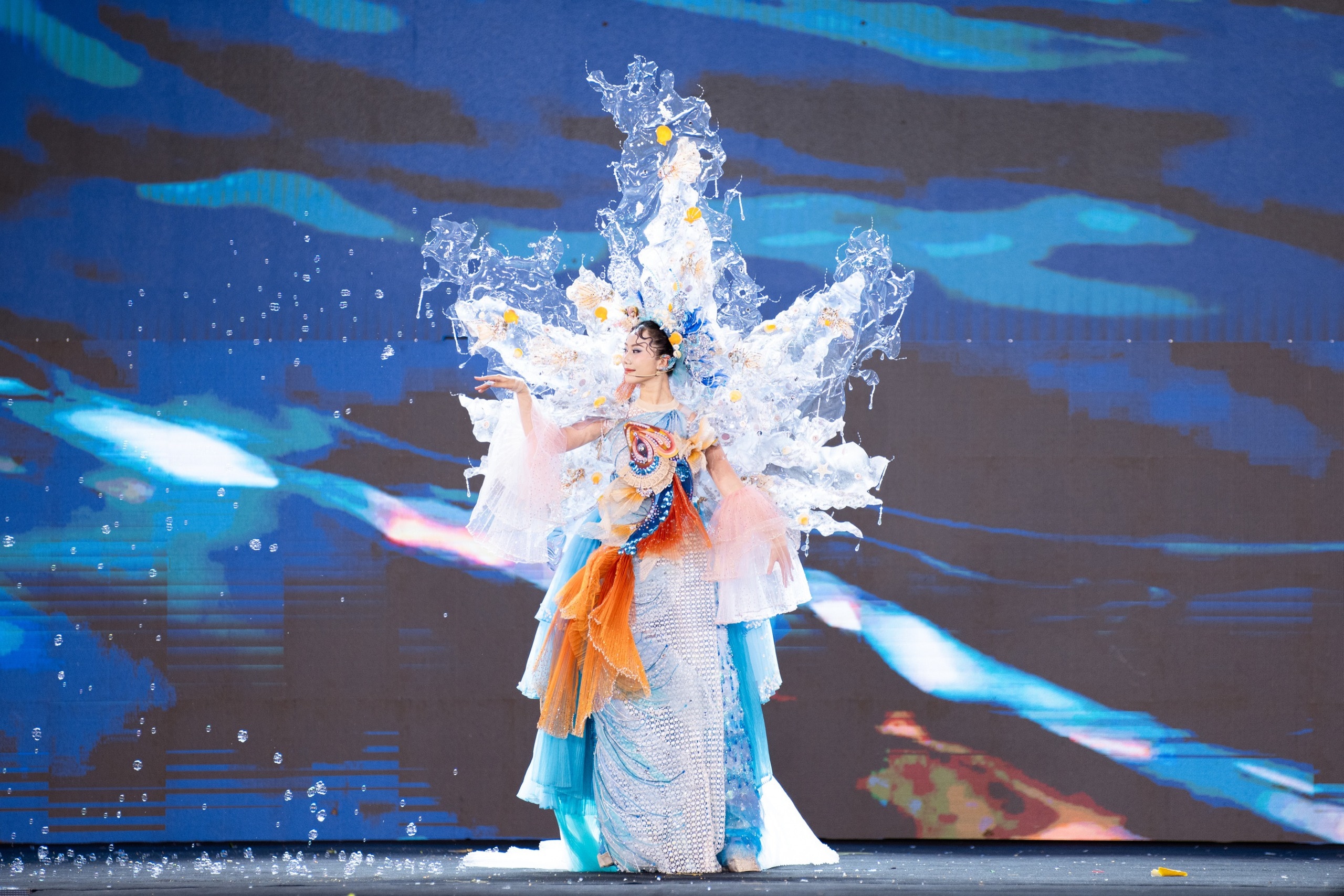 Độc lạ những màn trình diễn National Costume ở Miss Grand Vietnam 2024- Ảnh 10.