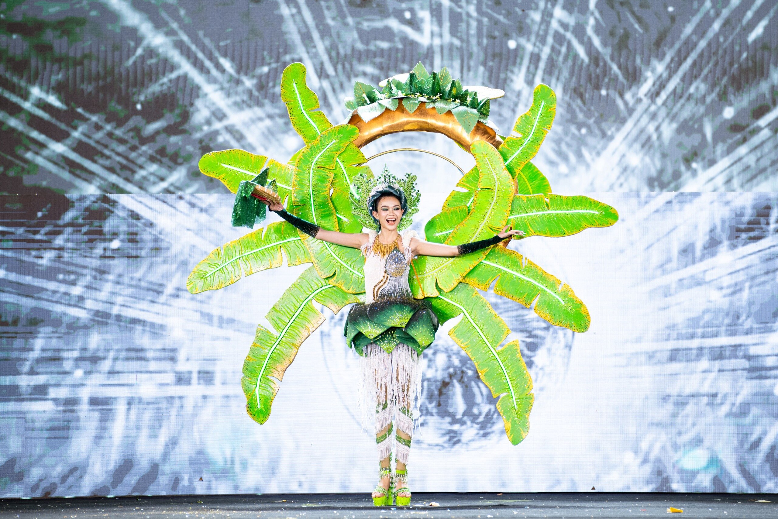 Độc lạ những màn trình diễn National Costume ở Miss Grand Vietnam 2024- Ảnh 12.