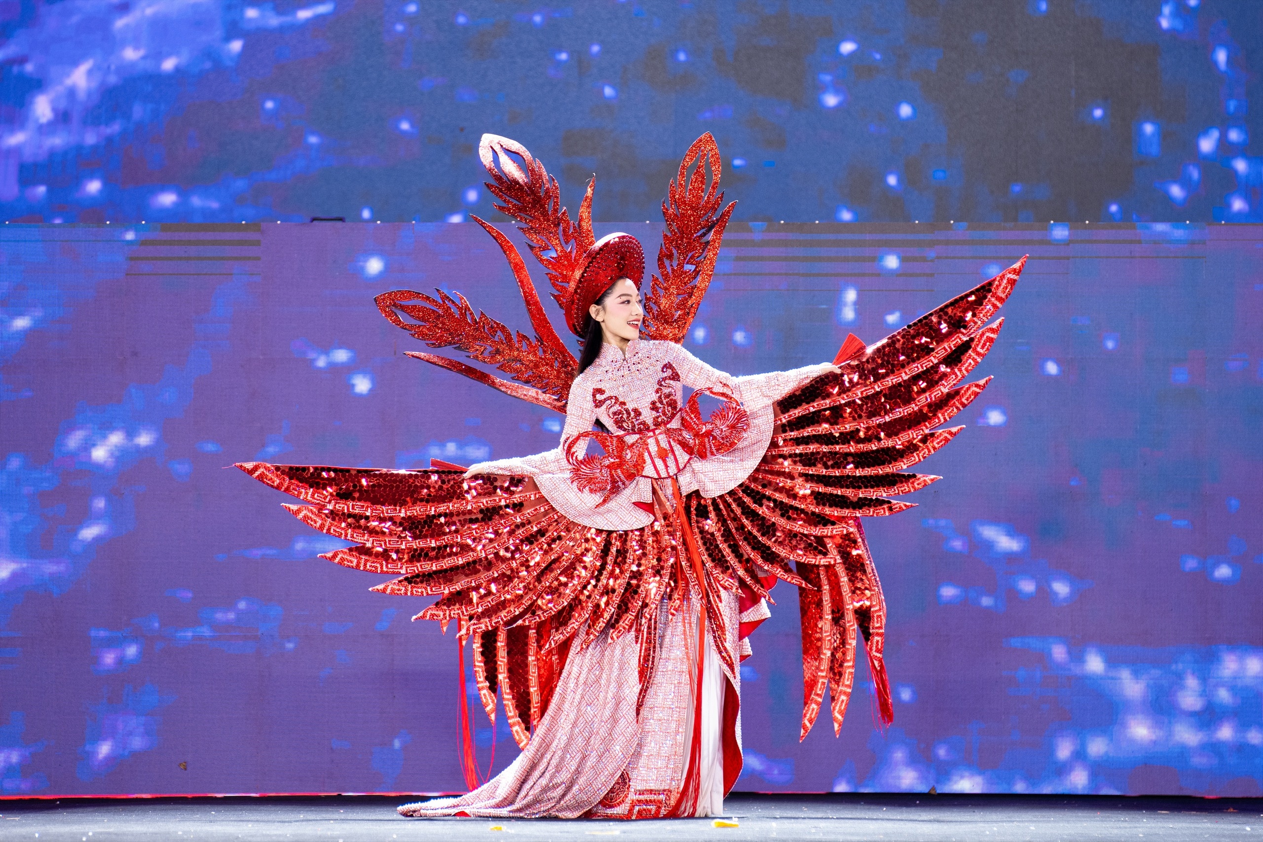 Độc lạ những màn trình diễn National Costume ở Miss Grand Vietnam 2024- Ảnh 26.