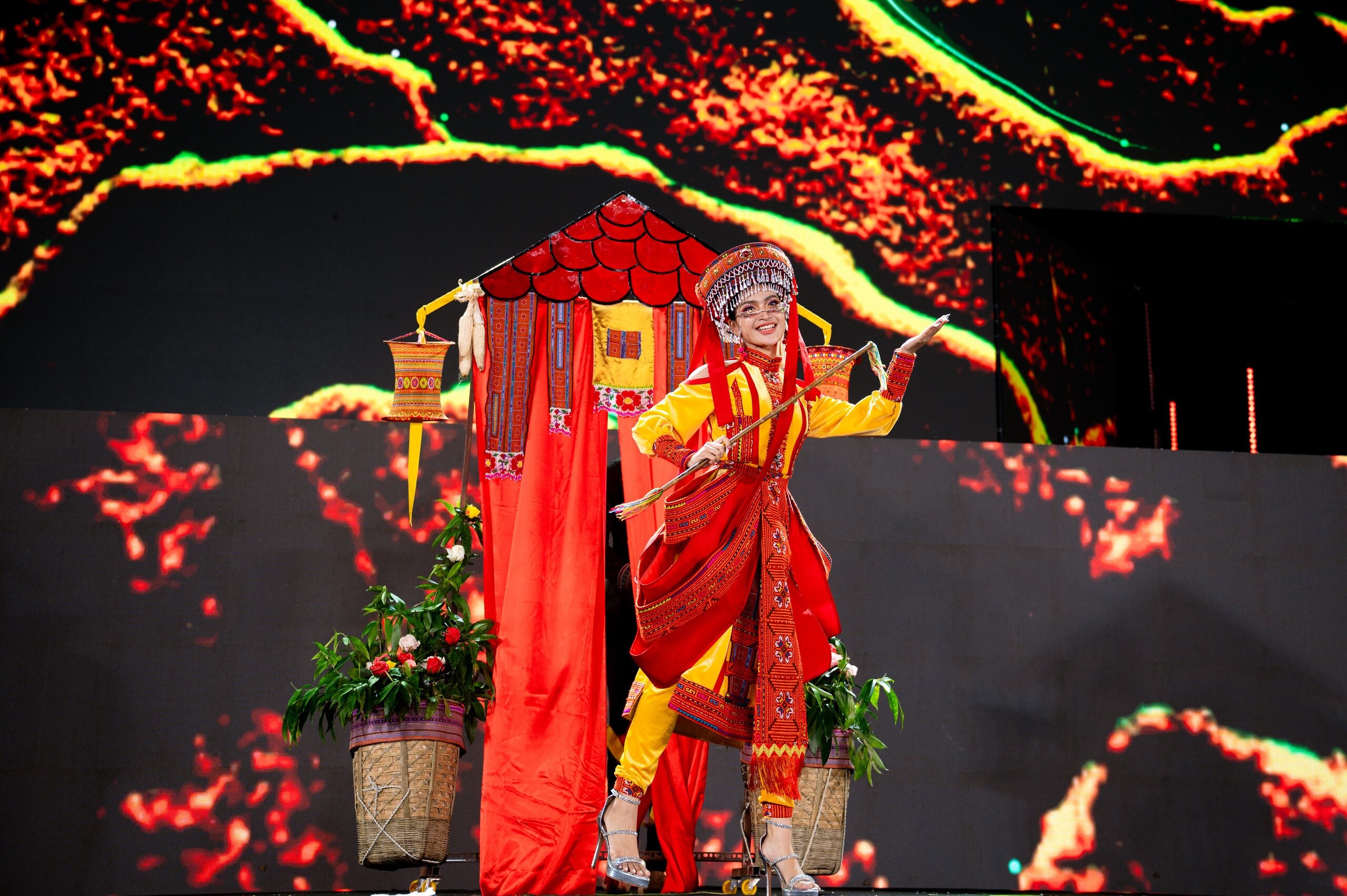 Độc lạ những màn trình diễn National Costume ở Miss Grand Vietnam 2024- Ảnh 37.