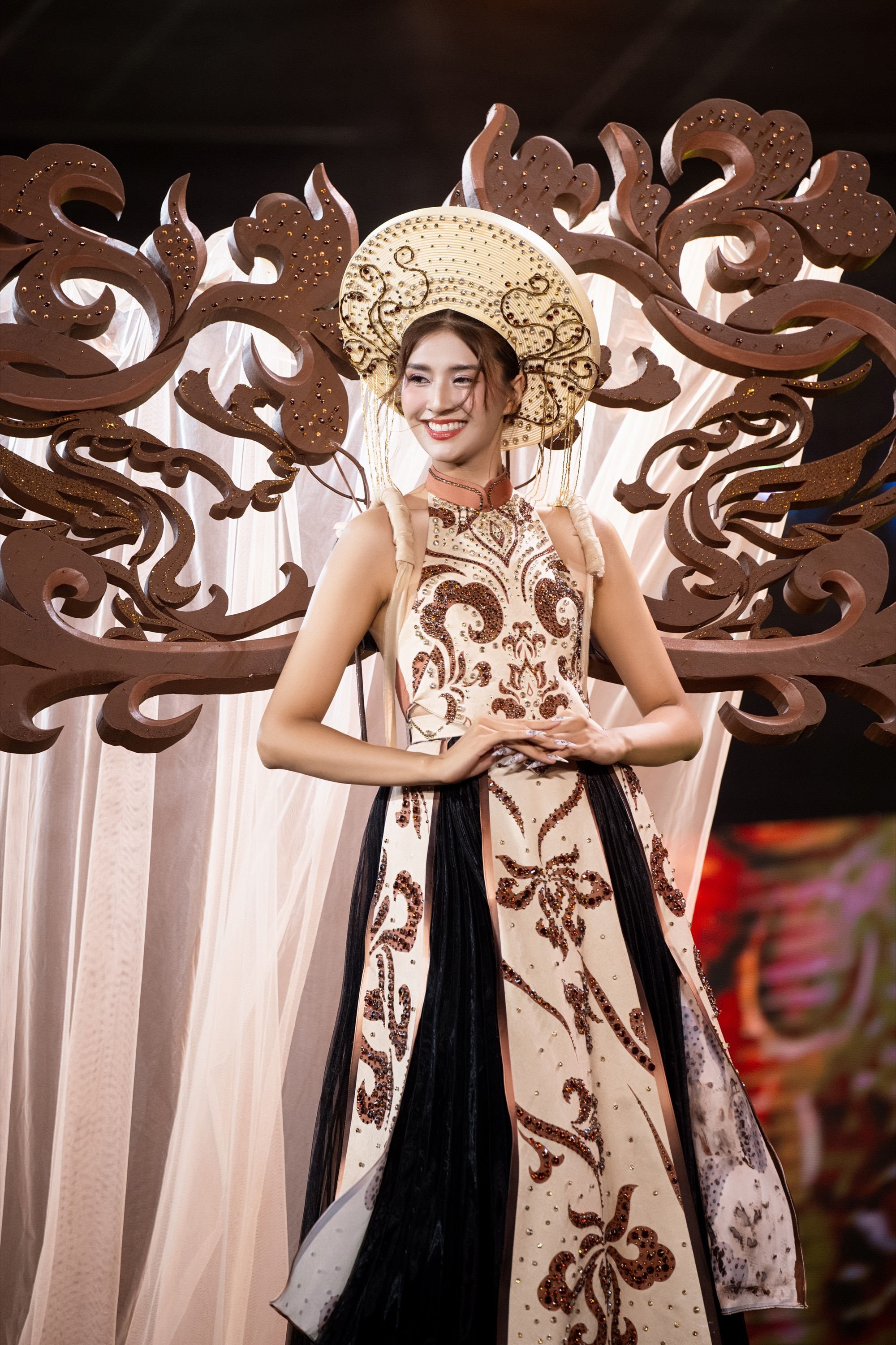 Độc lạ những màn trình diễn National Costume ở Miss Grand Vietnam 2024- Ảnh 40.