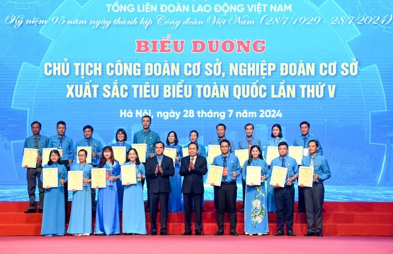 Công đoàn Việt Nam gắn bó máu thịt, hết lòng phấn đấu vì quyền lợi giai cấp công nhân ảnh 5