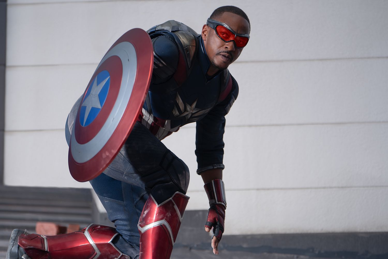 'Captain America: Brave New World': Anthony Mackie chính thức trở thành 'đội trưởng Mỹ'- Ảnh 1.