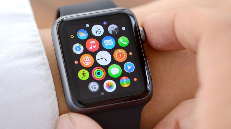 Apple Watch SE thế hệ tiếp có thể làm bằng nhựa?