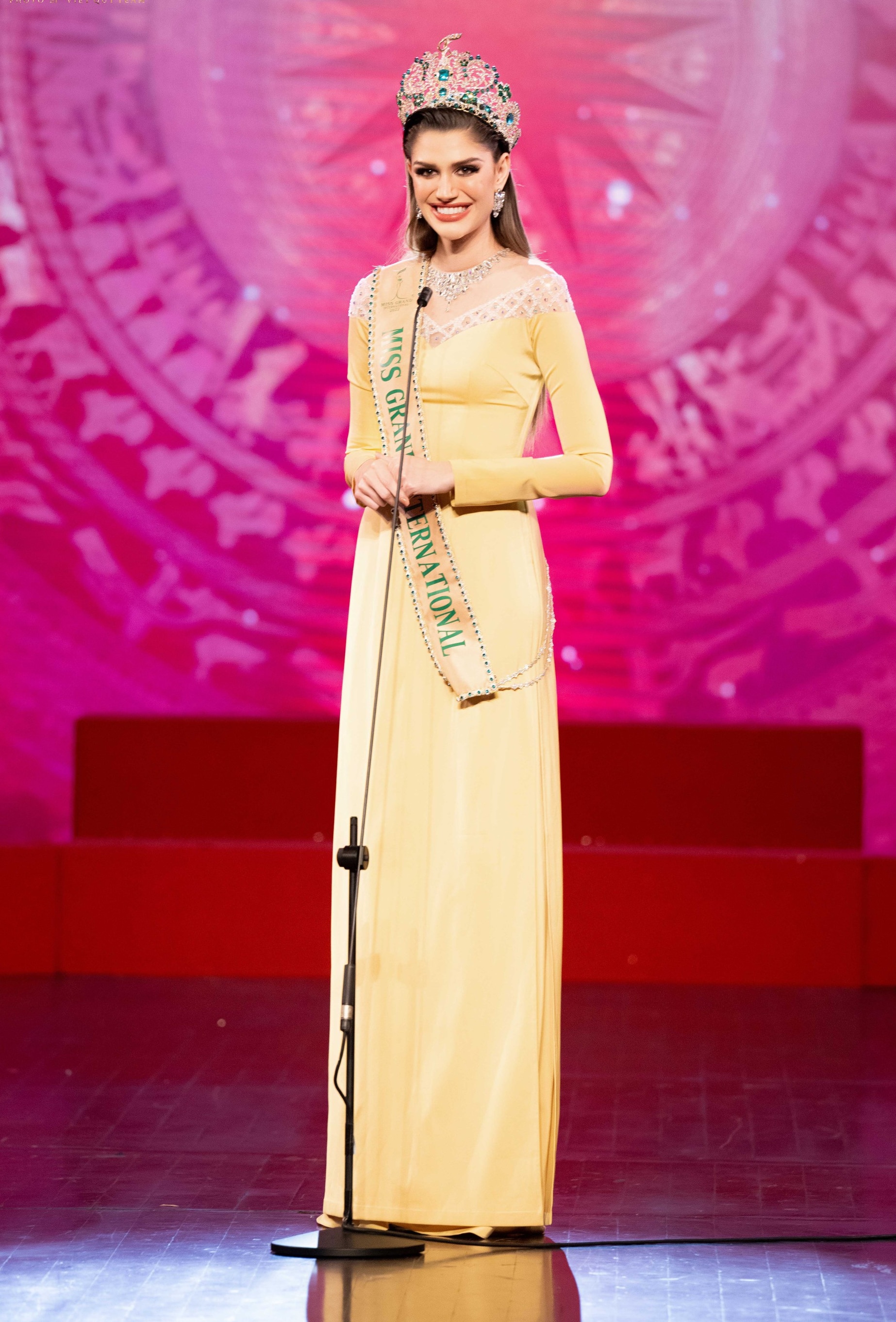 Đương kim Hoa hậu Hòa bình Quốc tế Isabella Menin: Ban giám khảo "đau đầu" để tìm ra tân Miss Grand International 2023 - Ảnh 1.