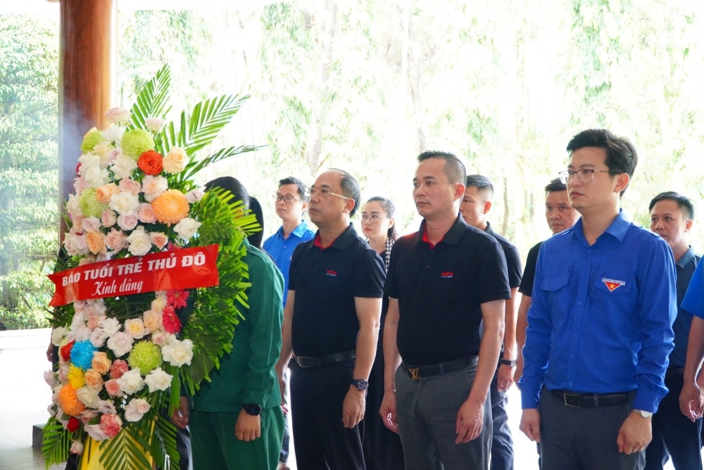 bao tuoi tre thu do thuc hien nhieu hoat dong tri an anh hung liet sy tai cac tinh mien trung hinh 1