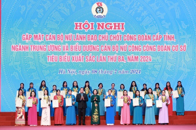 Tại chương trình có 95 trưởng ban nữ công công đoàn cơ sở được biểu dương, tôn vinh.