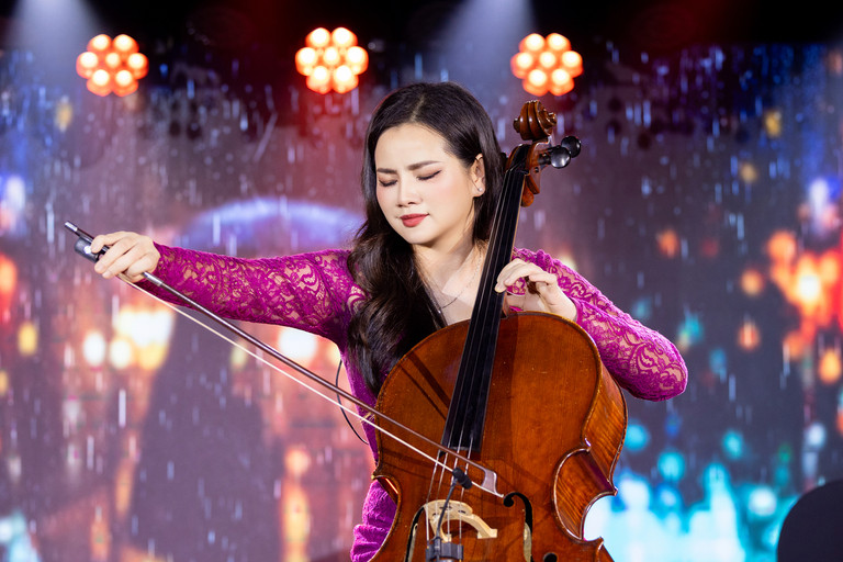 Cellist Hà Miên ngọt ngào với Cello hát tình ca - Ảnh 1.