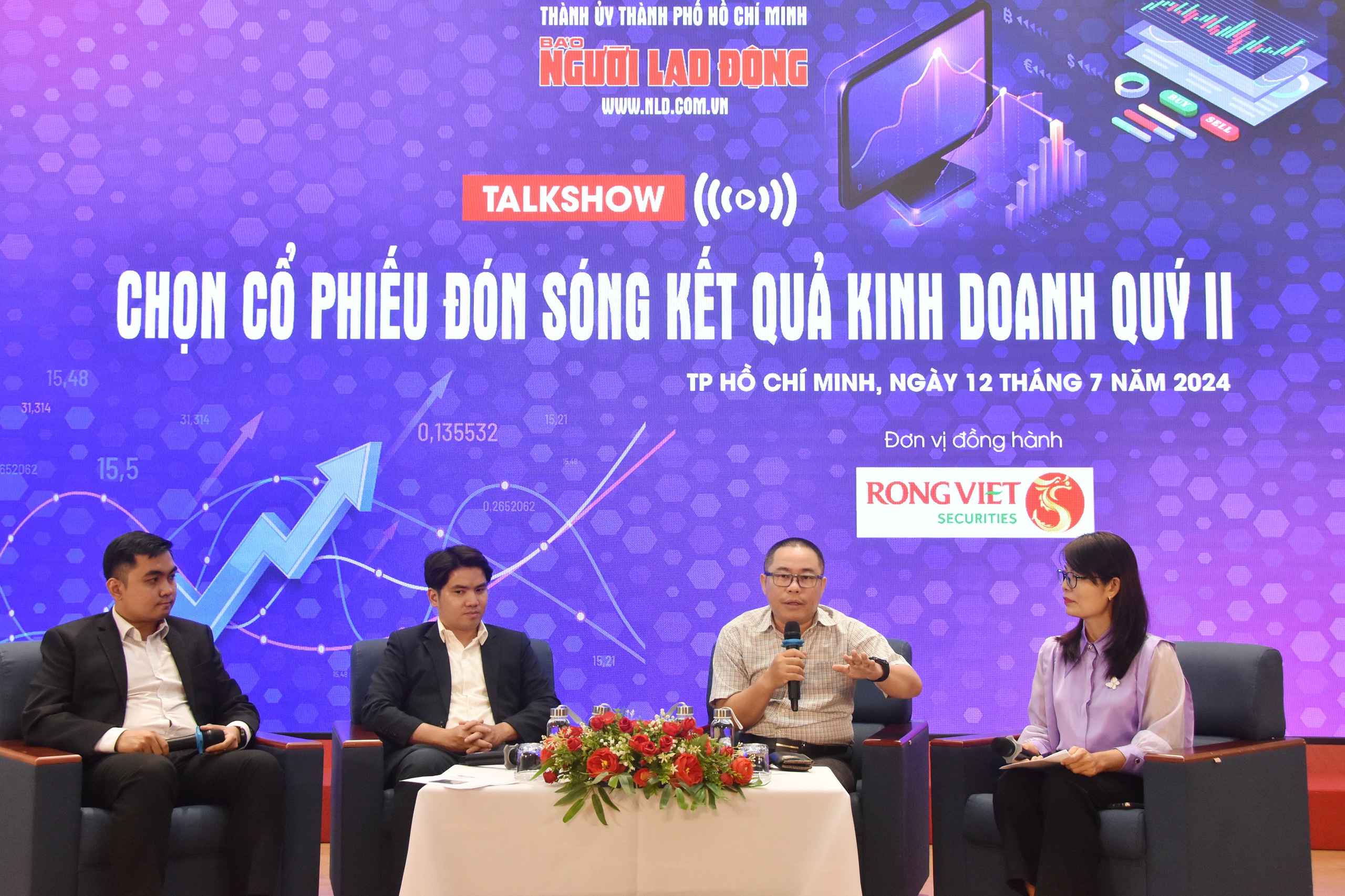 Các chuyên gia trao đổi tại talkshow chứng khoán do Báo Người Lao Động tổ chức chiều 12-7Ảnh: Tấn Thạnh