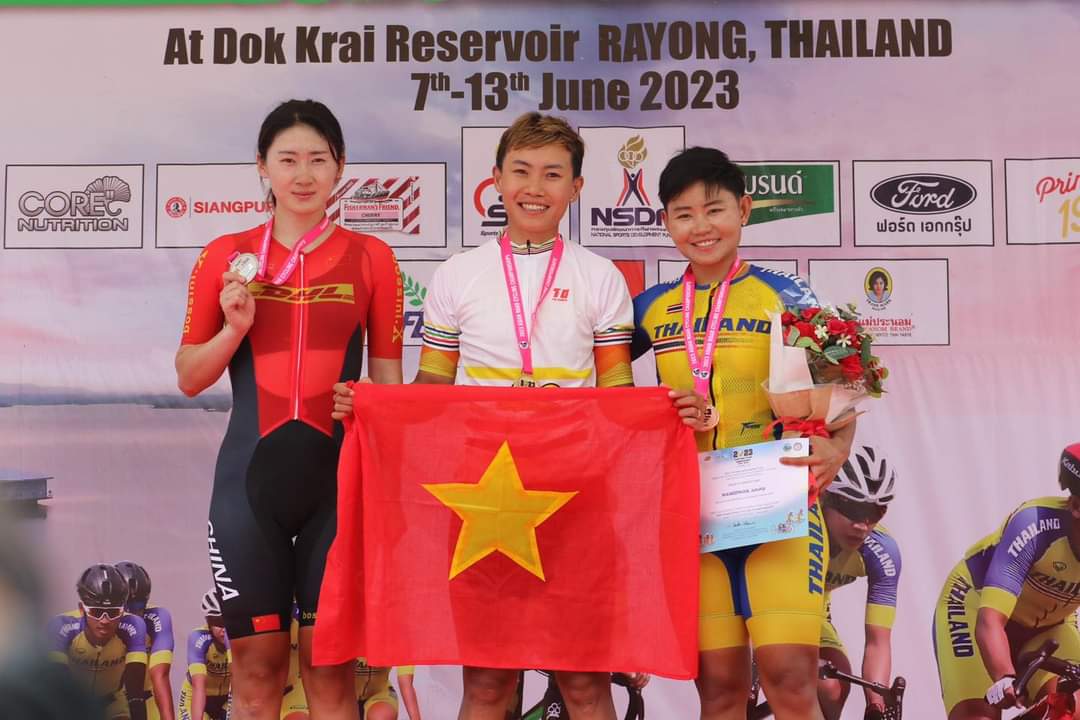 Cua rơ Nguyễn Thị Thật thay thế cung thủ Ánh Nguyệt cầm cờ Việt Nam khai mạc Olympic - Ảnh 1.