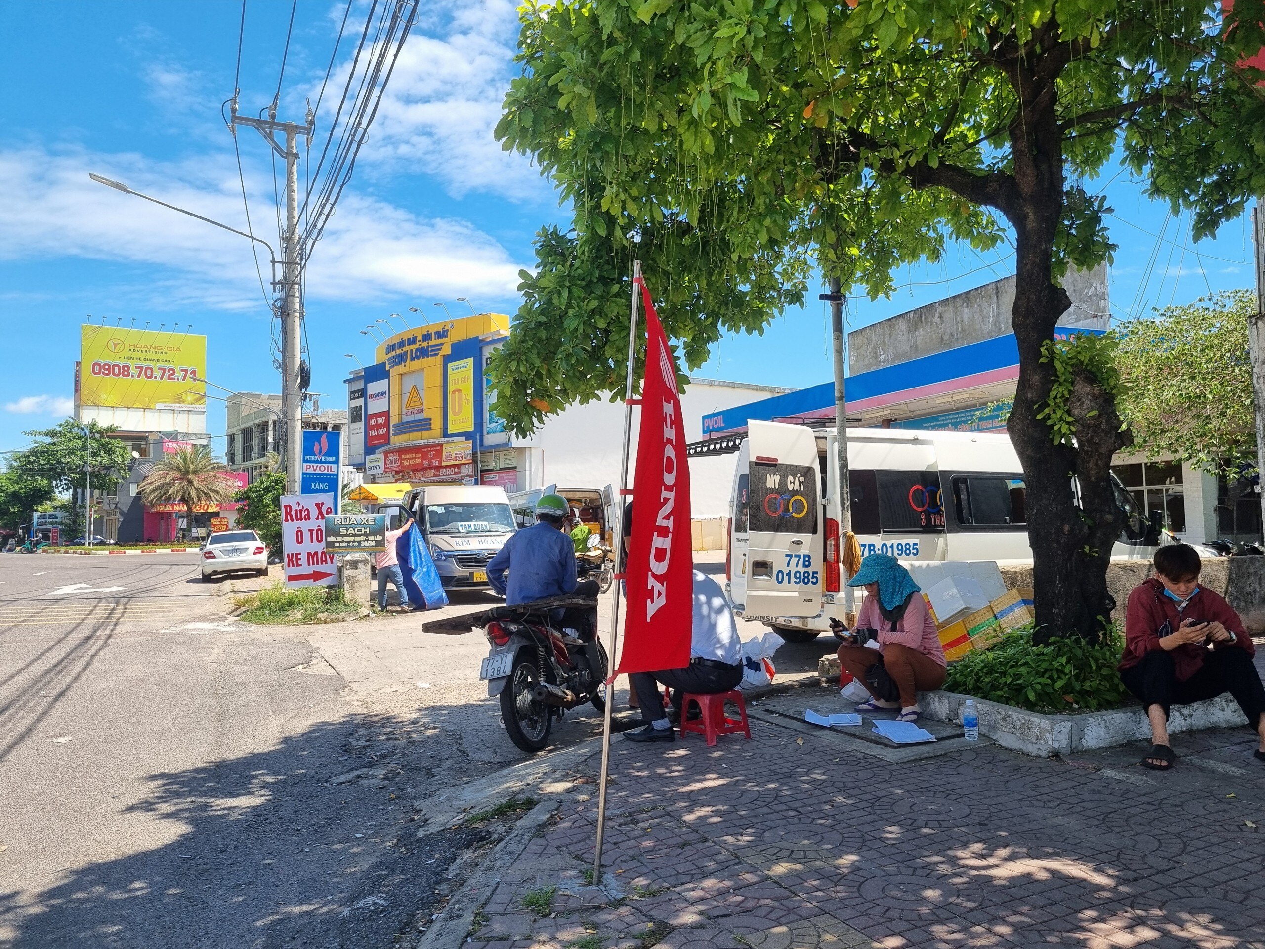 Bình Định: Điểm mặt loạt xe khách bỏ bến, sẽ thu hồi phù hiệu xe cố định- Ảnh 1.