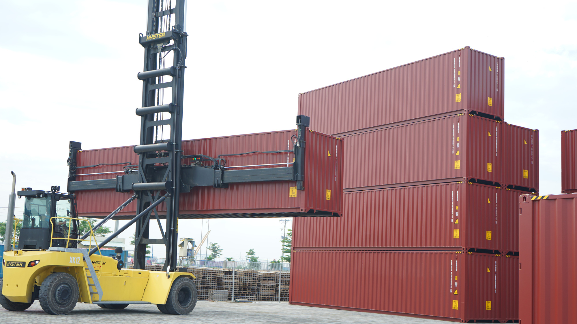 Việt Nam đang từng bước sản xuất vỏ container, thu hút nhiều doanh nghiệp cho thuê vỏ container toàn cầu đặt hàng - Ảnh: A.N.