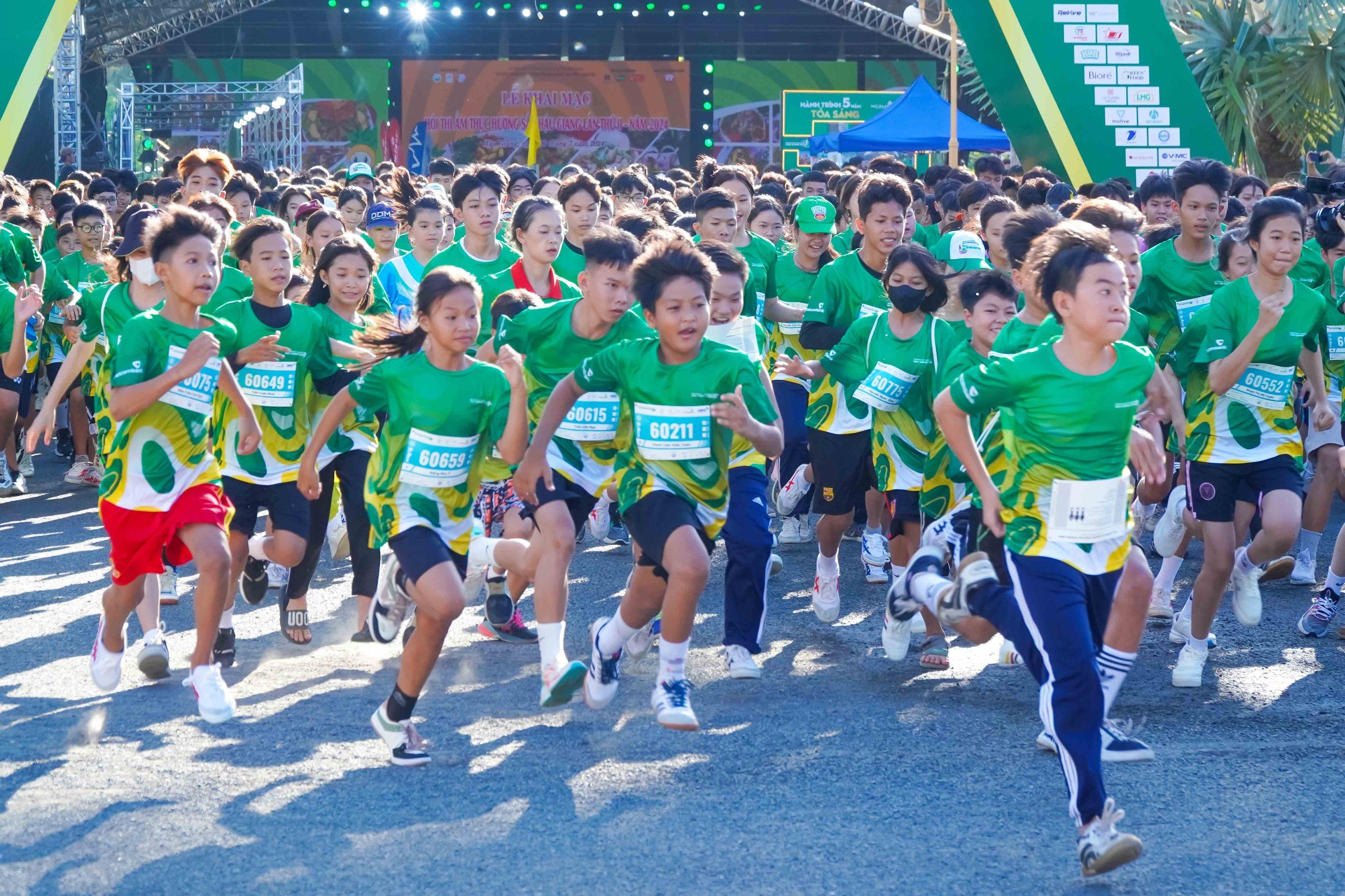 Gần 11.000 VĐV tham gia giải marathon quốc tế tại Hậu Giang- Ảnh 1.