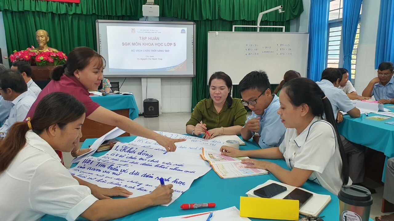 Theo chương trình mới: Giáo viên dạy học… rất khác  - Ảnh 1.