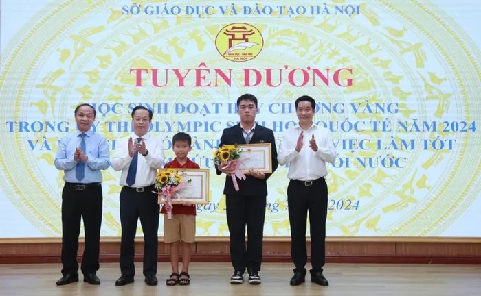 Hà Nội tuyên dương, khen thưởng hai học sinh có thành tích đặc biệt -0