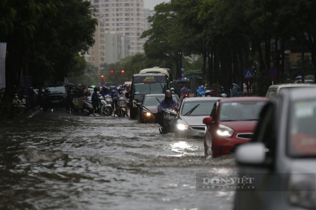 Bão số 2 suy yếu thành áp thấp nhiệt đới, dự báo Hà Nội bao giờ hết mưa?- Ảnh 1.