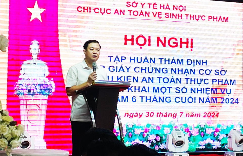 Chi Cục trưởng Chi Cục ATVSTP Hà Nội Đặng Thanh Phong phát biểu khai mạc hội nghị.