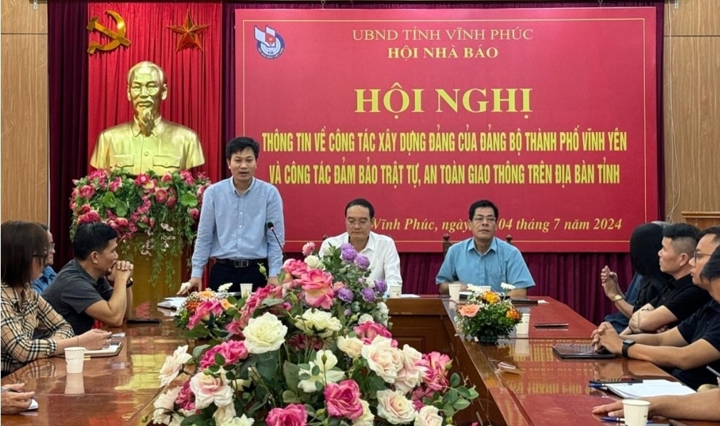 hoi nha bao tinh vinh phuc to chuc hoi nghi thong tin ve cong tac xay dung dang cua dang bo tp vinh yen hinh 1