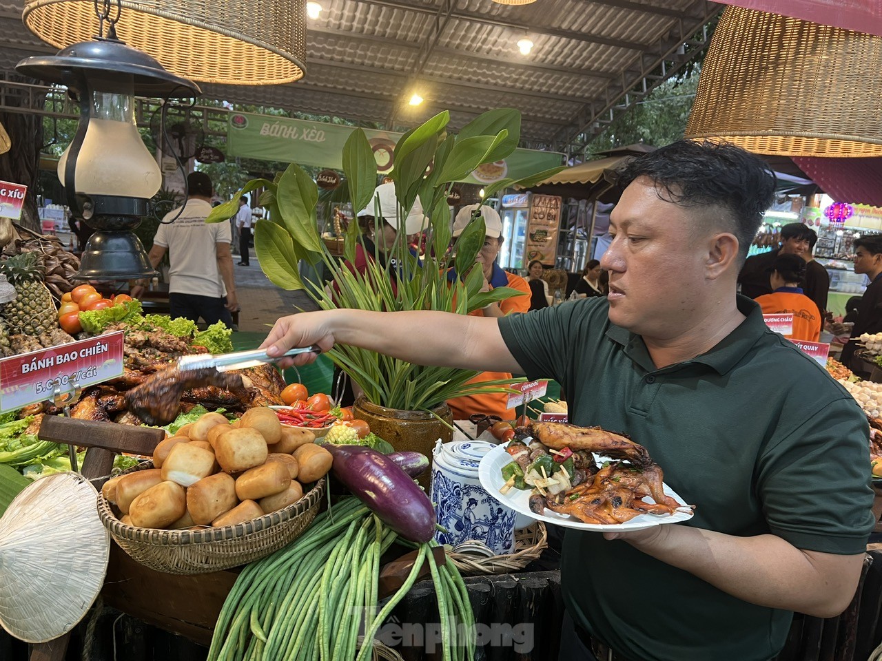 Hơn trăm món ngon phương Nam giá vài chục nghìn đồng khiến du khách bất ngờ ảnh 1