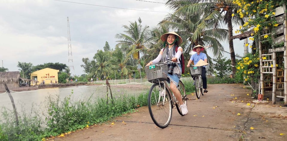 Du khách tham quan điểm du lịch Cồn Chim (Trà Vinh). Ảnh: Hoài Nam