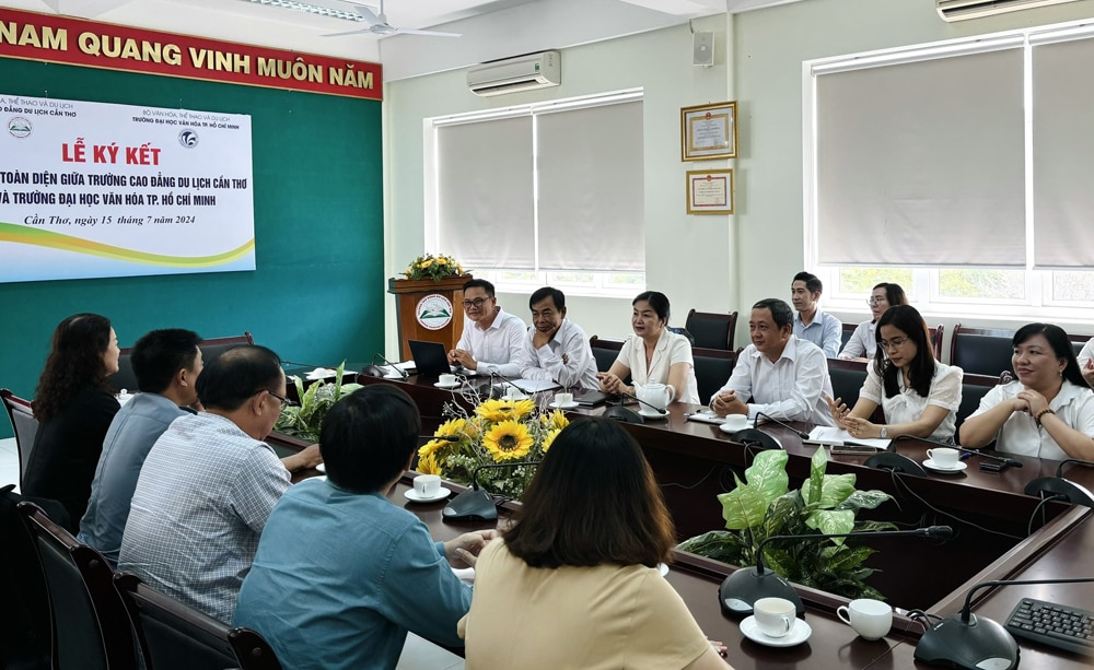 Ký kết thỏa thuận hợp tác giữa Trường Đại học Văn hóa Thành phố Hồ Chí Minh và Trường Cao đẳng du lịch Cần Thơ - Ảnh 1.