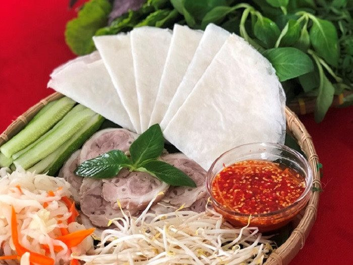 Loại bánh tráng phơi sương được xem là tinh hoa ẩm thực riêng có của xứ Trảng bởi những đặc điểm này- Ảnh 2.