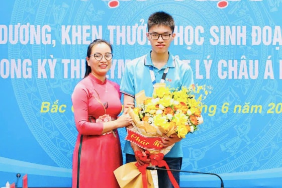 'Cú đúp' của nam sinh Bắc Giang giành Huy chương Vàng Olympic Vật lý thế giới