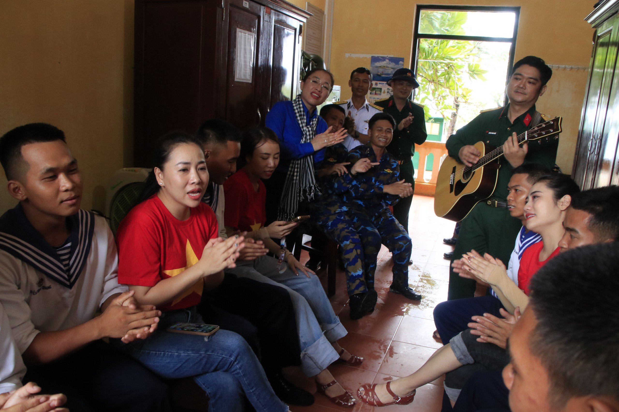 Đoàn Văn công Quân khu 7: Mùa xuân nâng bước quân hành- Ảnh 1.