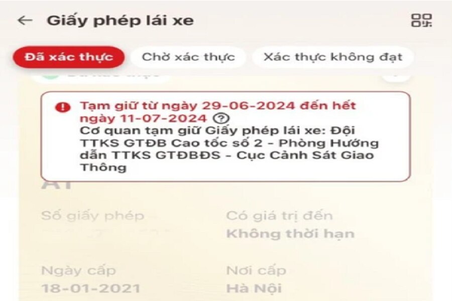 Chính sách - Người dân cần làm gì khi bị Cảnh sát Giao thông tước bằng trên VNeID?