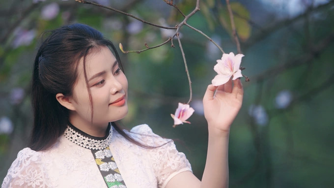 Pham Thuy Linh's sweet beauty in the music video Nhan sắc ngọt ngào của Phạm Thùy Linh trong MV