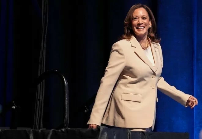 Bầu cử Mỹ 2024: Phó Tổng thống Kamala Harris 'trỗi dậy', thổi 'luồng gió mới' cho những người trẻ, ông Trump lép vế ở nhiều bang chiến địa