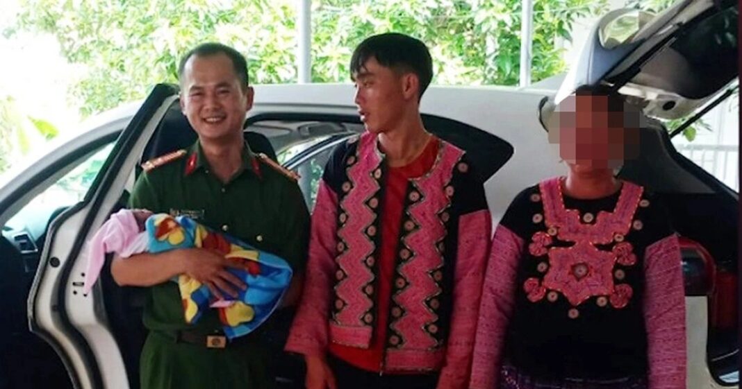 Phó trưởng công an huyện đỡ đẻ trên đường đi công tác