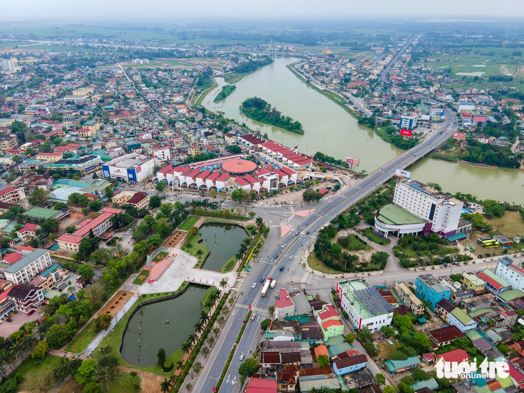 TP Đông Hà nhìn từ trên cao. Quy hoạch đến 2030, tỉnh Quảng Trị trở thành trung tâm hậu cần và trung chuyển hàng hóa của Đông Nam Á - Ảnh: HOÀNG TÁO