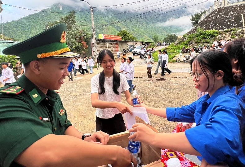 Thanh Hóa vắng 439 thí sinh ngày đầu kỳ thi tốt nghiệp trung học phổ thông 2024 ảnh 1