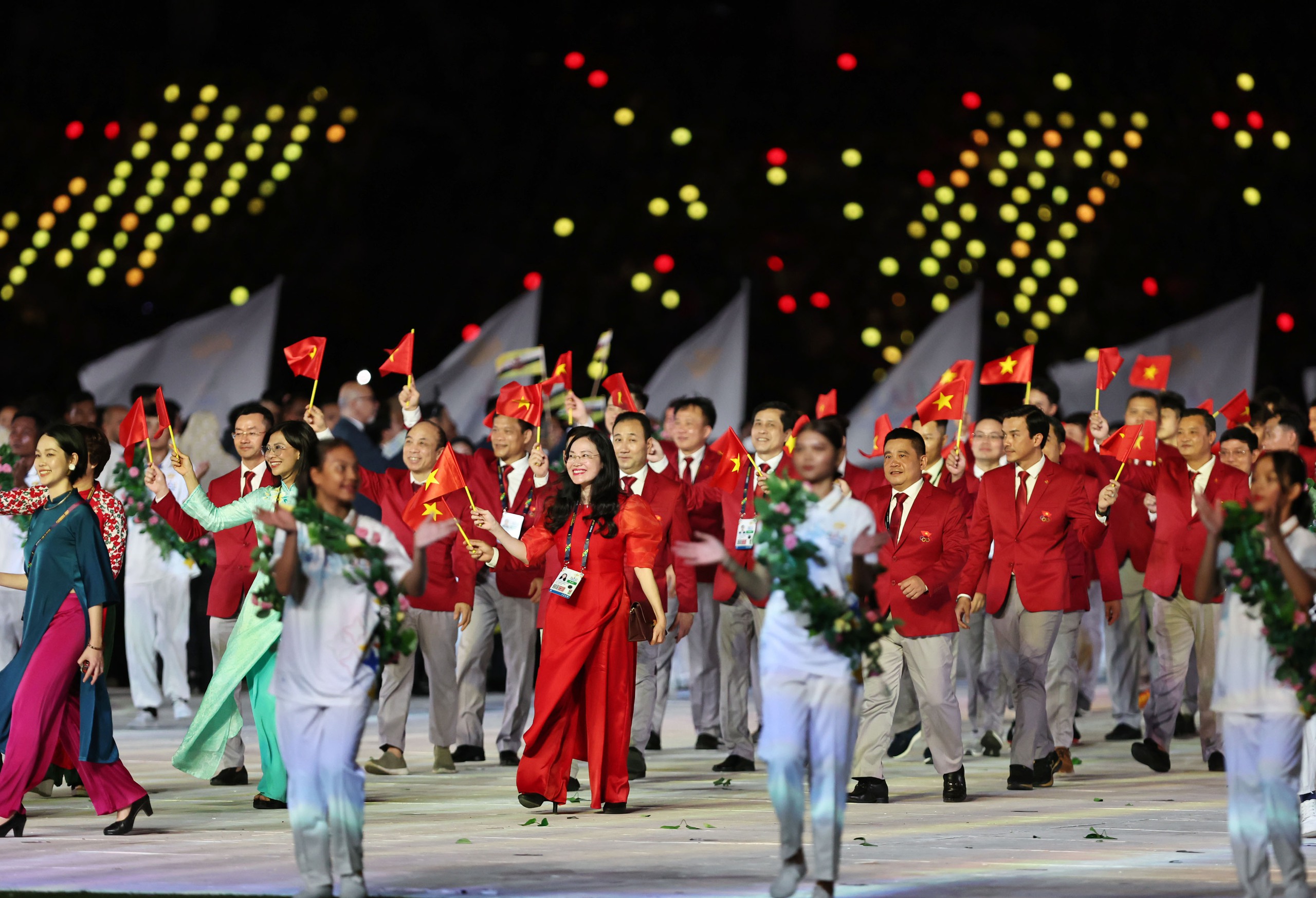 Vietnamese sports 'one on one' at the Paris Olympics, revealing two ...