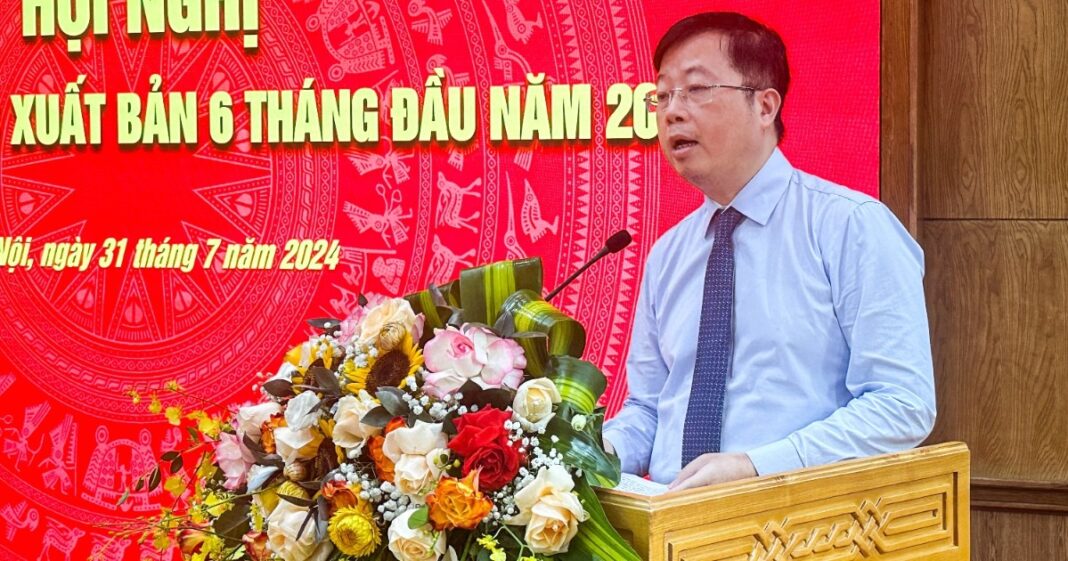 Thứ trưởng Bộ TT&TT: "Sách dày sẽ bày trên cao, ít khi sờ vào"