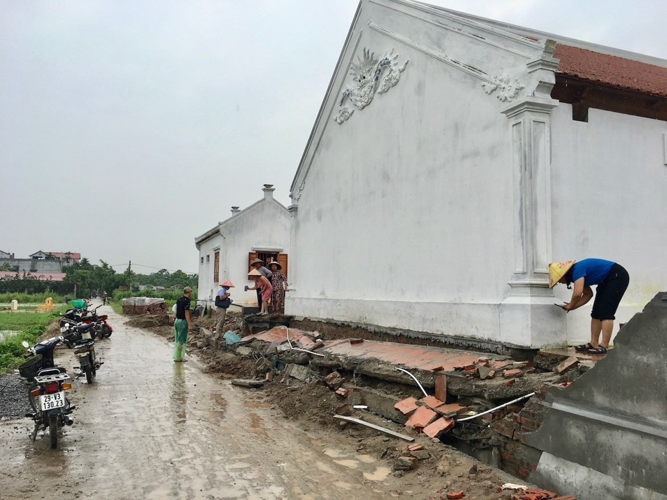 Hiện trạng đoạn tường bao di tích đình Thanh Chiểu bị đổ vào sáng 29/7.