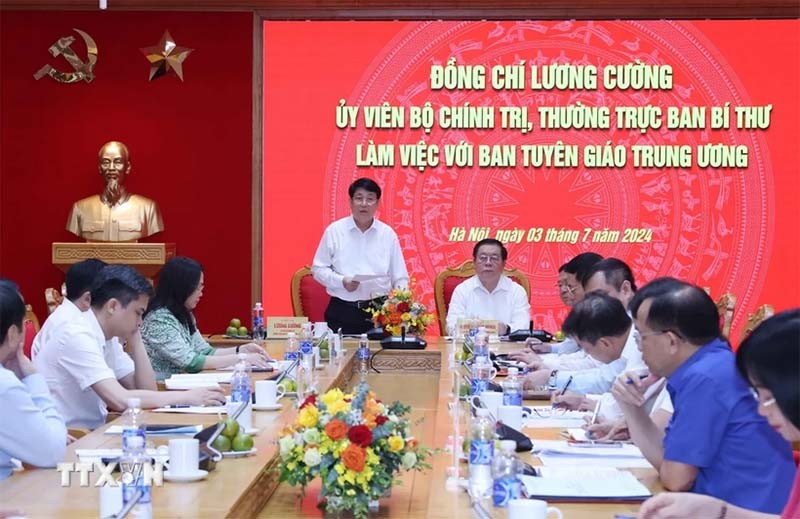 Thường trực Ban Bí thư Lương Cường làm việc với Ban Tuyên giáo Trung ương. (Nguồn: TTXVN)