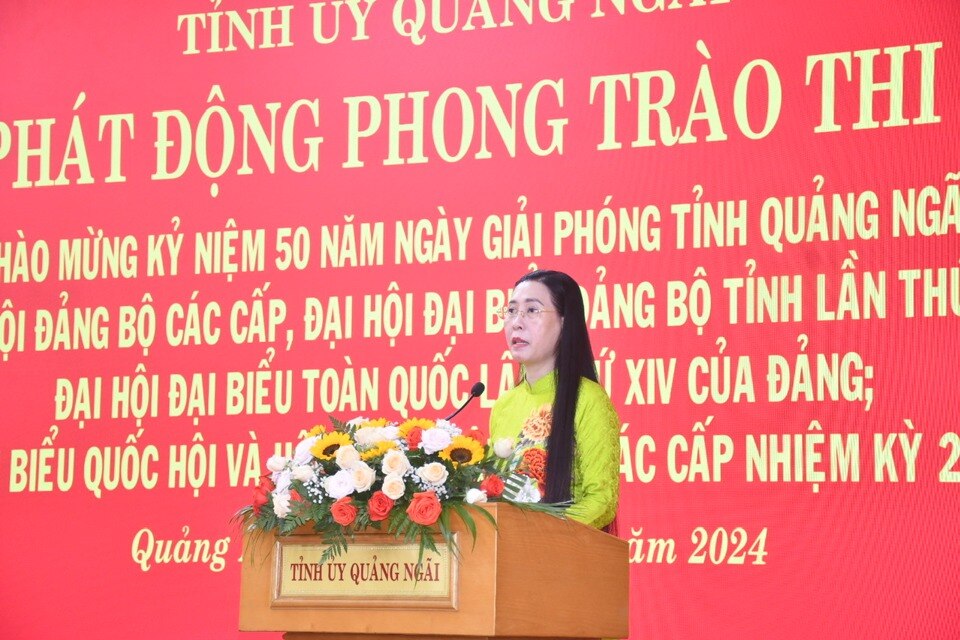 Ủy viên Trung ương Đảng, Bí thư Tỉnh ủy, Chủ tịch HĐND tỉnh Quảng Ngãi Bùi Thị Quỳnh Vân phát biểu khai mạc.